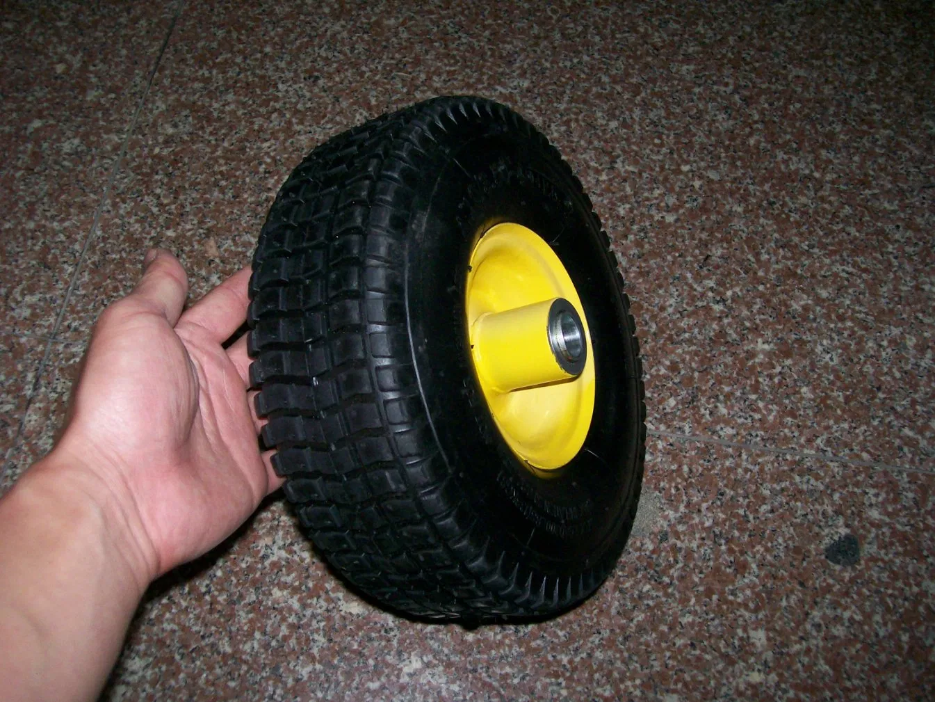 Big Flower Tread Patten Pneumatic Rubber Wheel (10'x3.50-4)