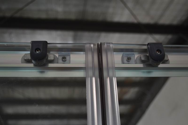 Simple Painting Tempered Glass Sliding Bathroom Shower Enclosure (TL-511)