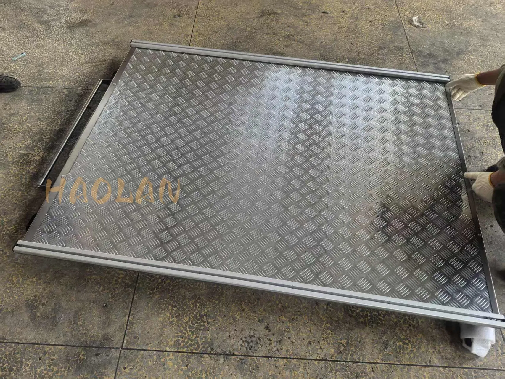 Алюминиевый выдвижной лоток для кузова пикапа