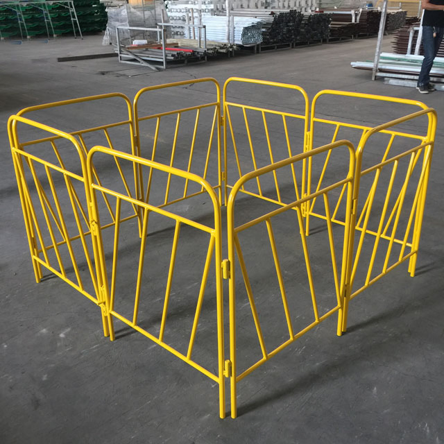 Easily Assembled Yellow Manhole Pit Deep Well Barrier Guard Fence for Construction