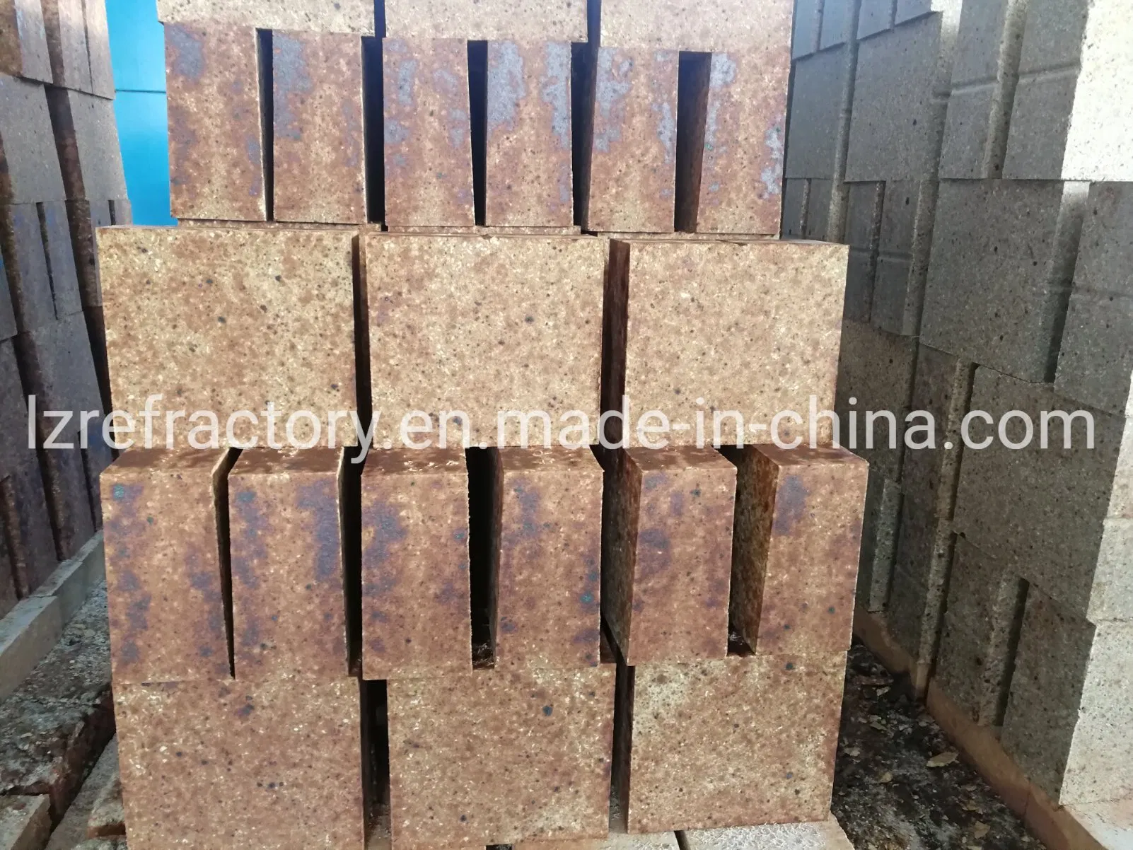 Огнеупорные кирпичи из муллитокремнезема с андалузитом