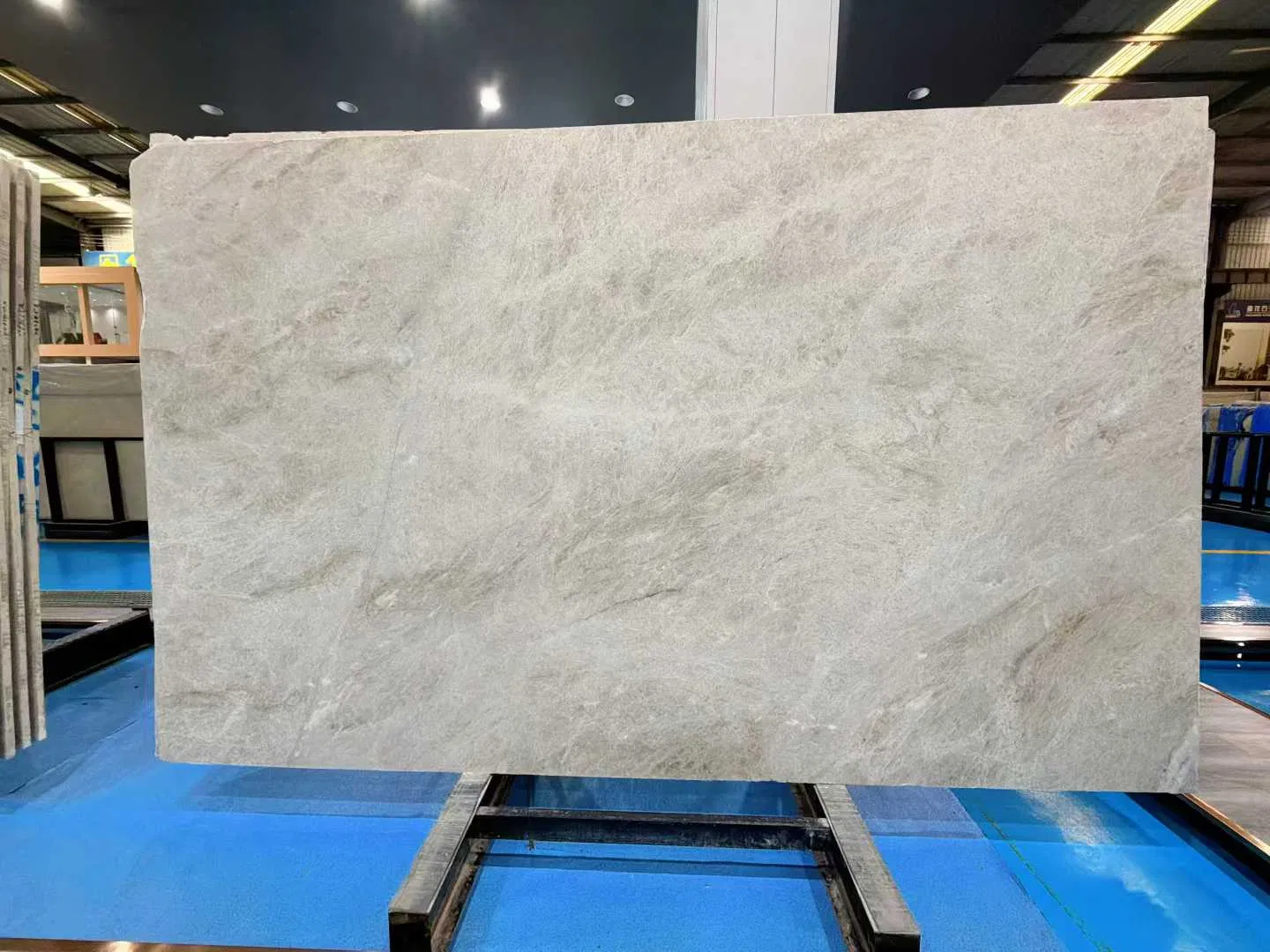 Luxury Polished Taj Mahal Quartzite Kitchen Cabniets Countertops and Marble Slabs in 2cm