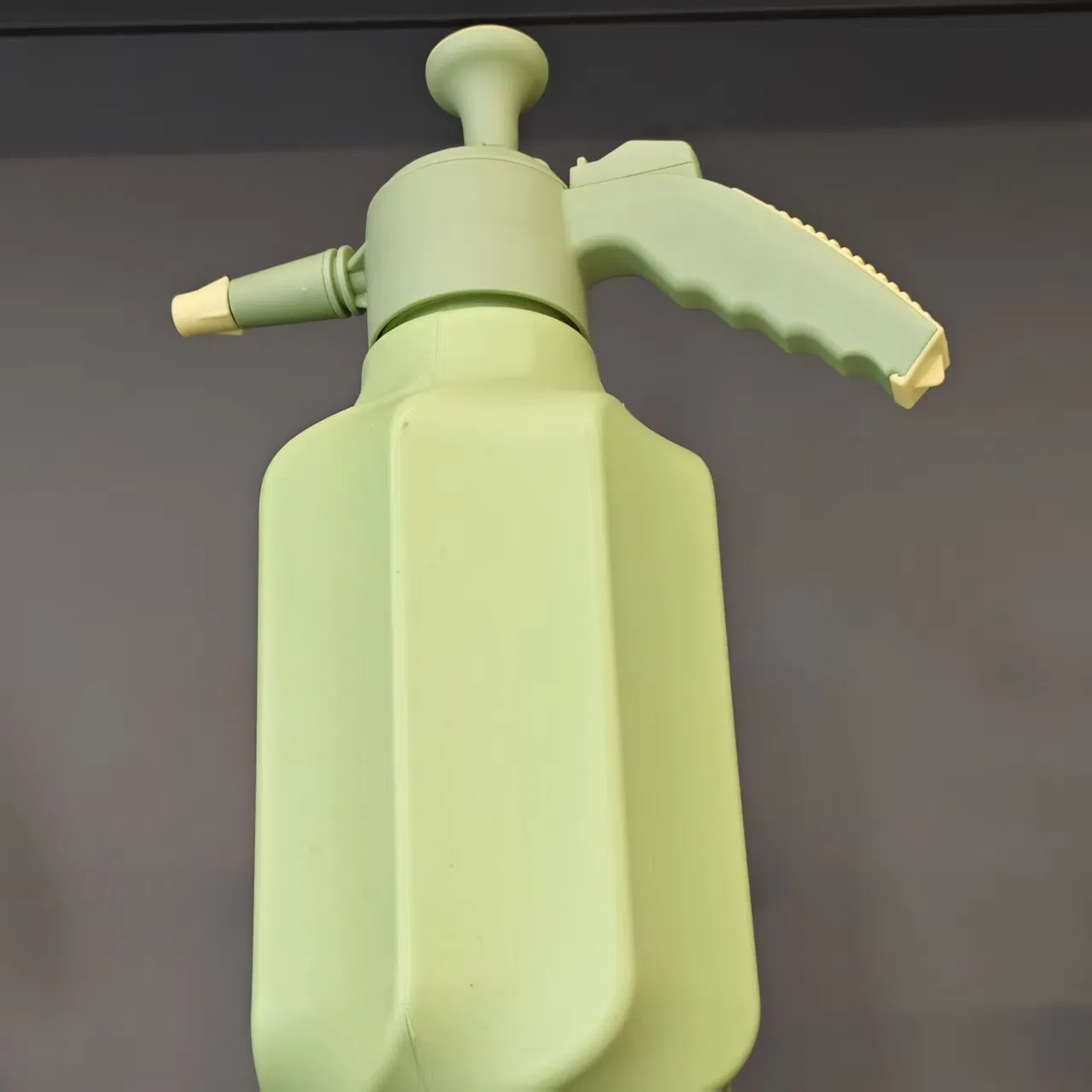 Durable HDPE Manual Pressure Sprayer for Multi-Scene Outdoor Pesticide and Water Spraying