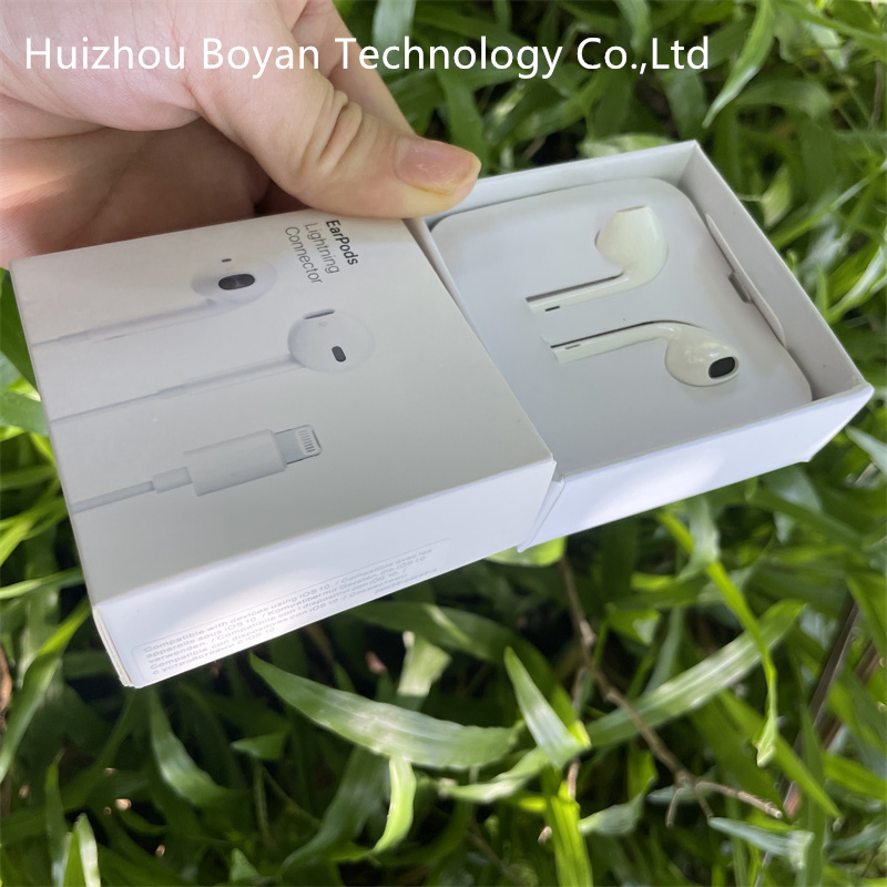 Наушники EarPods с разъемом Lightning