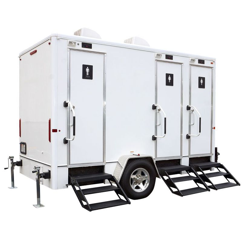 Mobile Outdoor Luxury Portable Bathrooms Trailer Factory Price Restrooms Trailer Camping Caravan Toilet Manufacturers