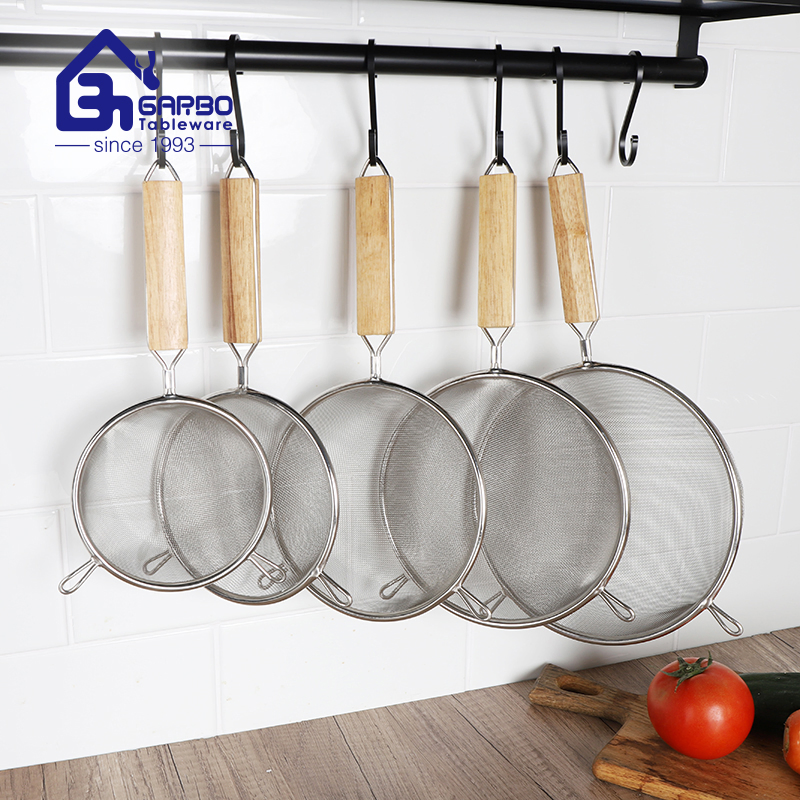 Wholesale Custom Different Sizes Kitchen Tool Cheap Plastic Handle 304 Stainless Steel Strainer Skimmer