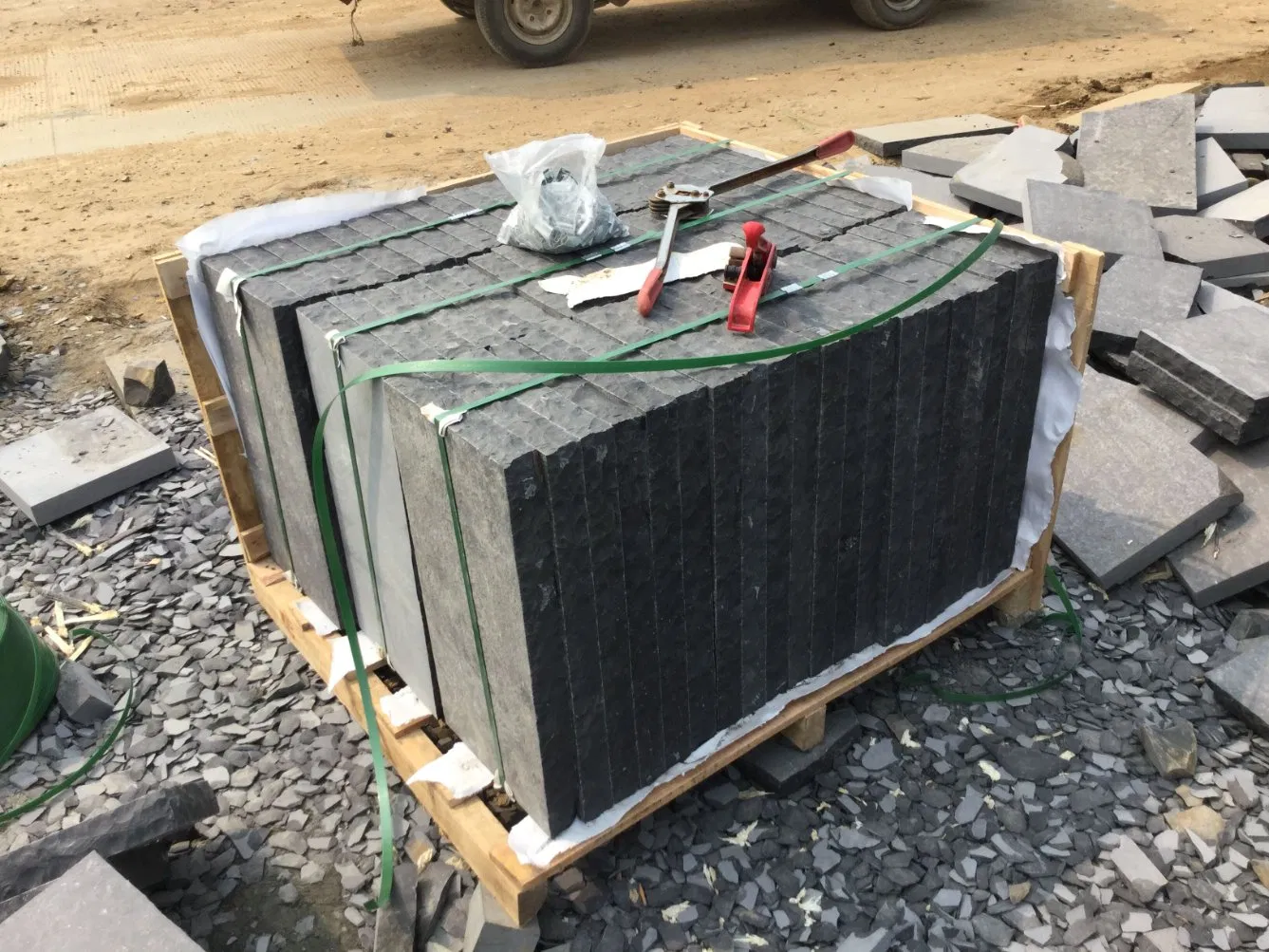 Flamed Basalt Kerb Stone Paving Stone