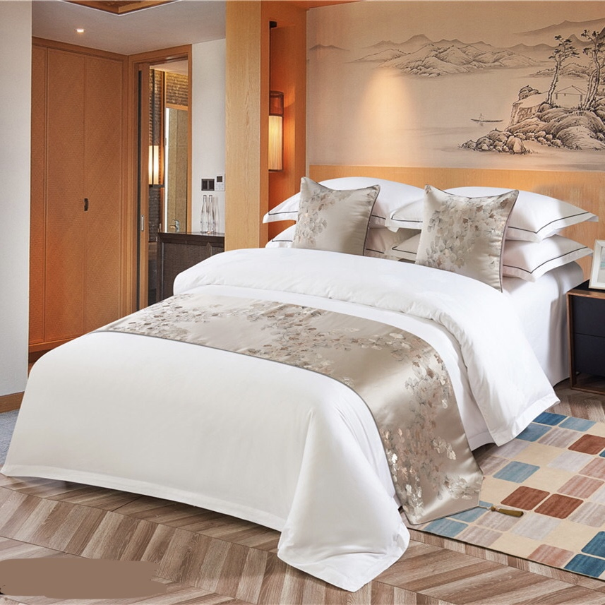 Molee Customized Polyester King Sheet Set Bed Runner Design Hotel Bedding Bed Flag