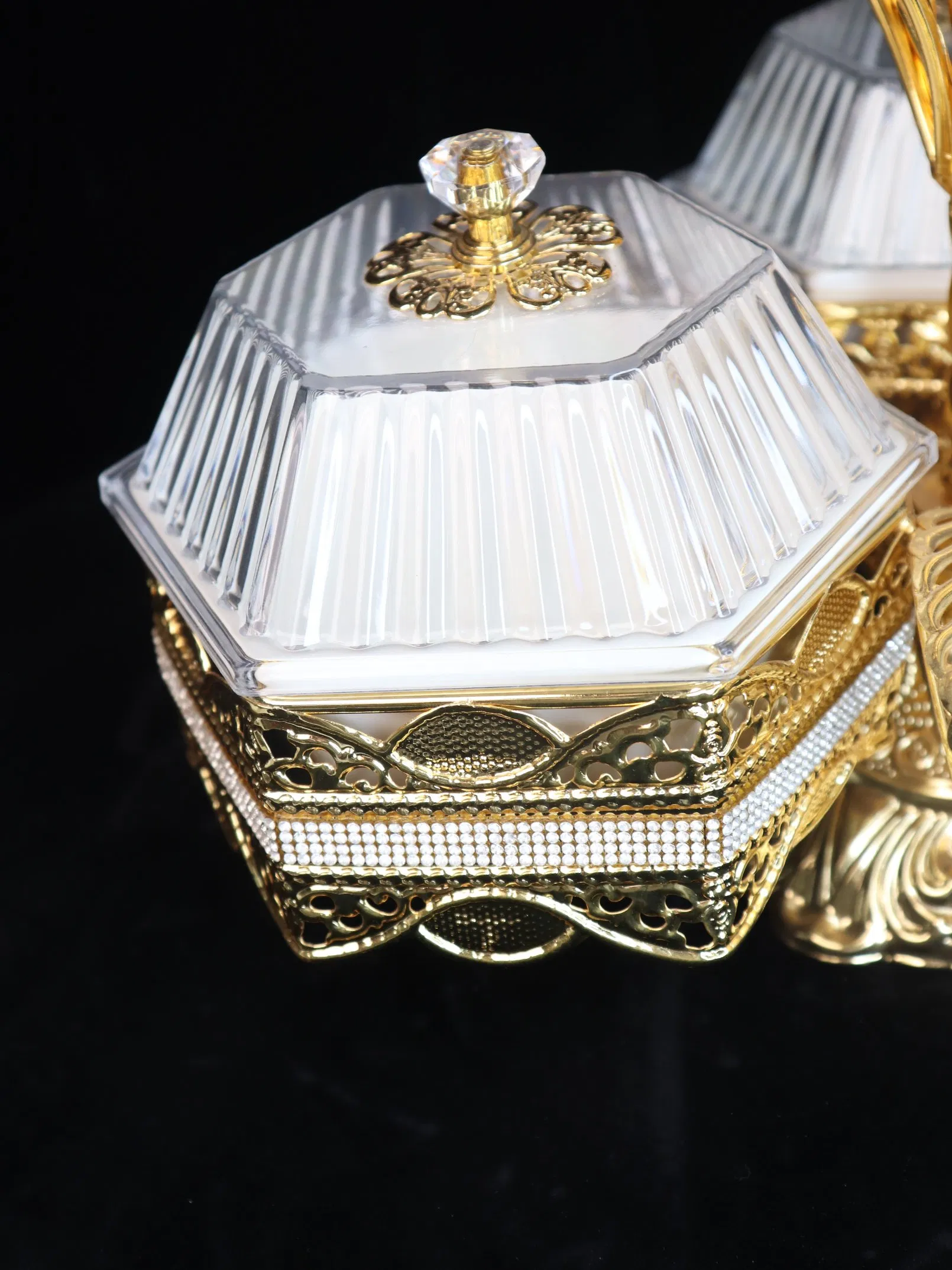 Elegant Fruit Tray with Gilded Ironwork and 3 Plastic Bowls