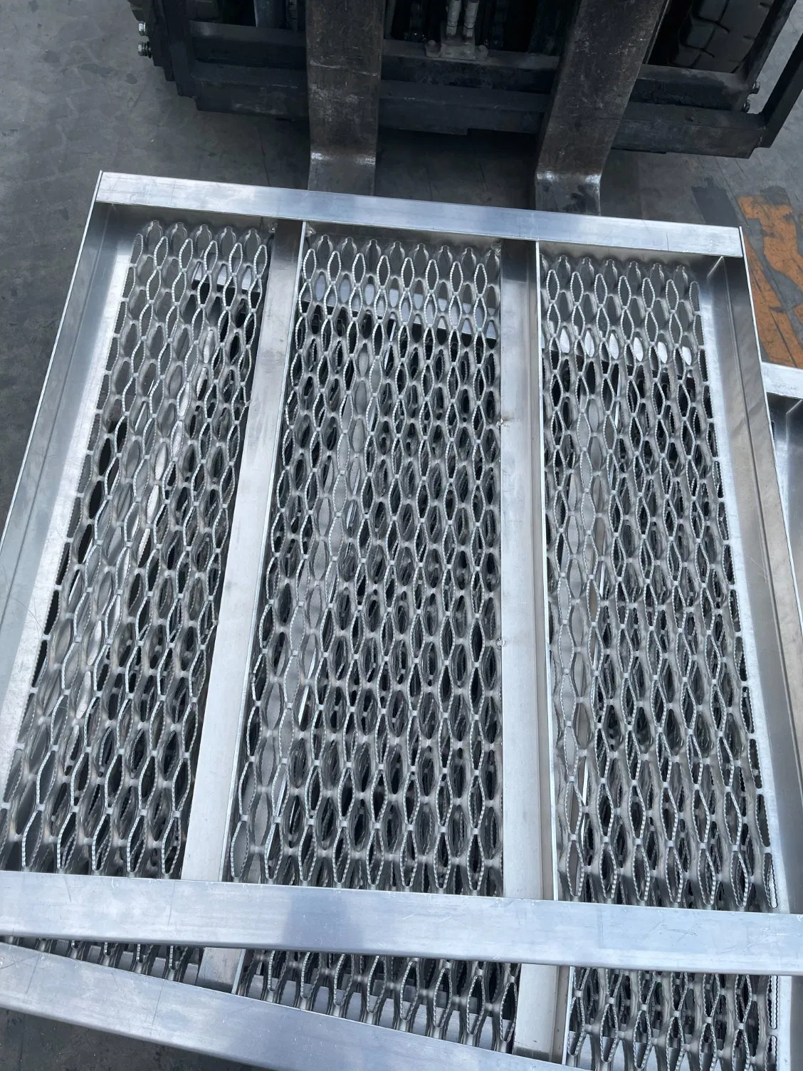 Perforated Plank Grating Deck Safety Panel Walkway
