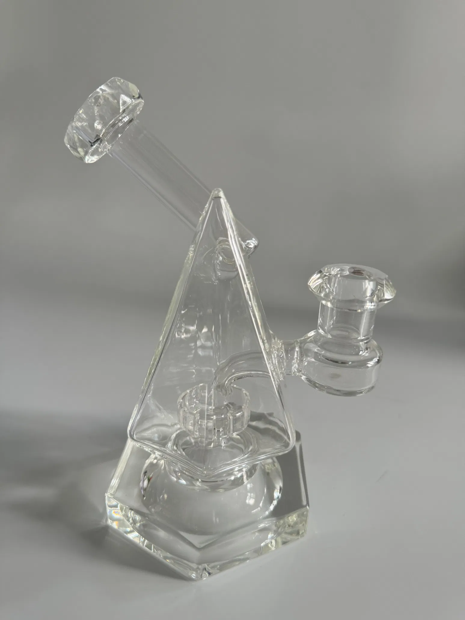 Premium Handcrafted Glass Water Pipe for Smooth Smoking Experience New Item