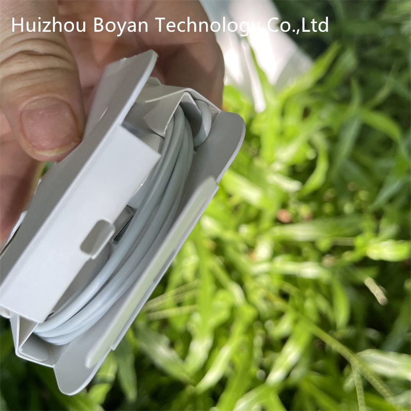 Наушники Earpods с разъёмом Lightning