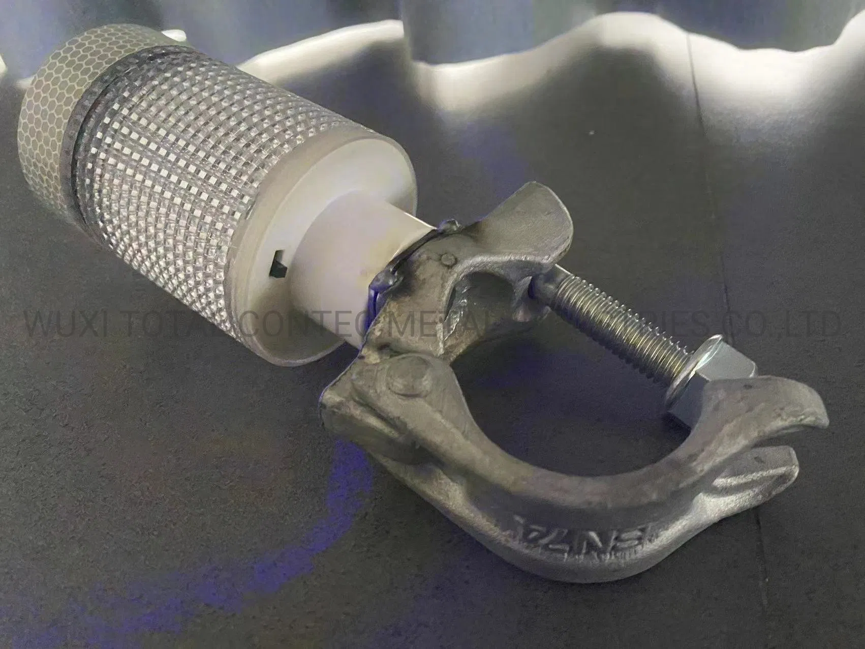 High Quality Solar Powered Barricade Flashing Warming Light with 48.3mm Half Coupler for Sale