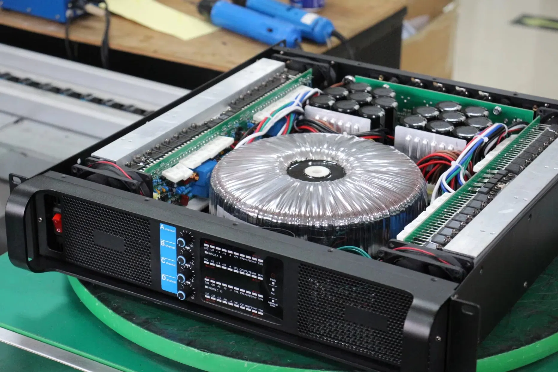 Профессиональный караоке микшер-усилитель FP10000