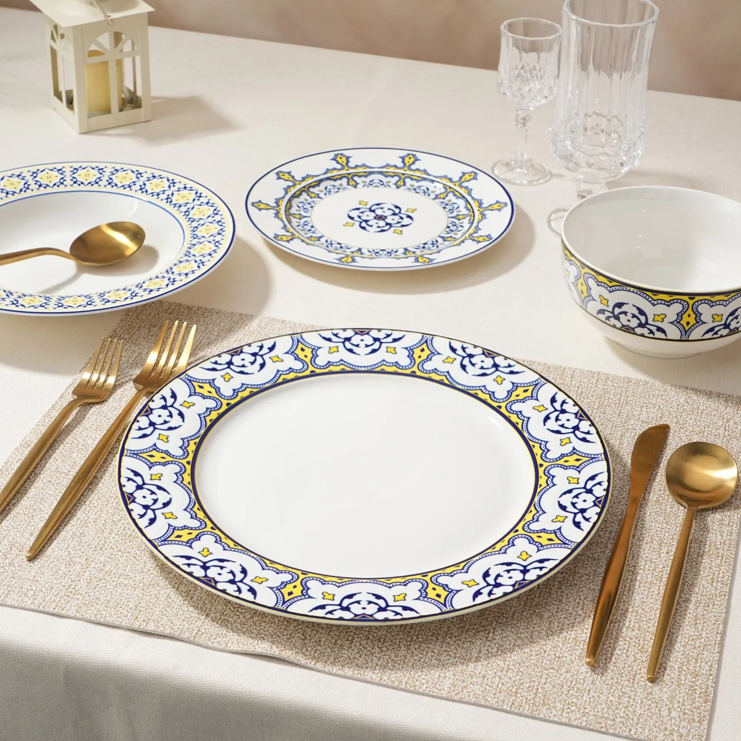 Elegant Crockery Porcelain Tableware Ceramic Dinner Set for Stylish Dining Experiences