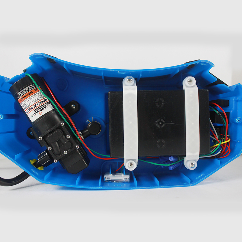 Rainmaker 16 Liter Garden Plastic High Pressure Plastic Portable Battery Sprayer