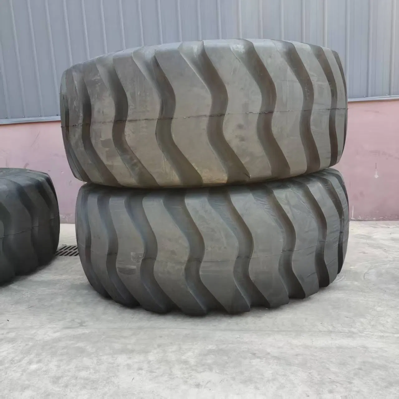 Шина для бульдозера 33.25-35 OTR бескамерная