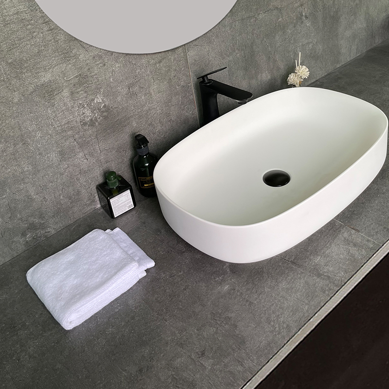 Раковина из искусственного камня белая матовая