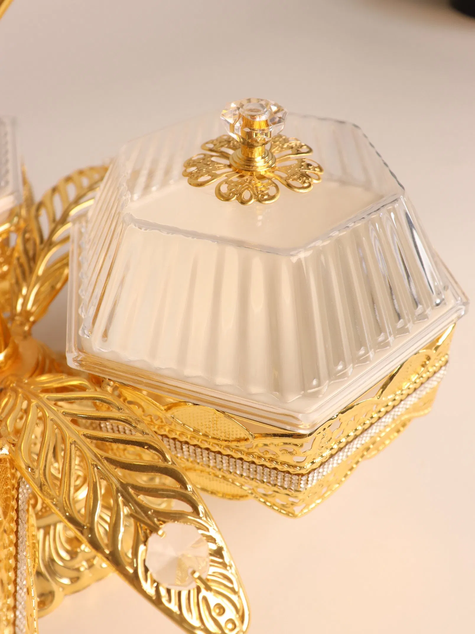 Elegant Fruit Tray with Gilded Ironwork and 3 Plastic Bowls