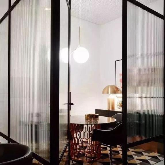 Defining Space with Artistic Glass