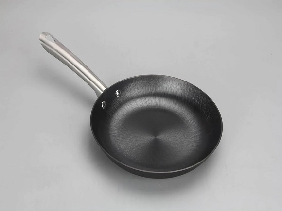 Легкая чугунная сковорода с антипригарным покрытием