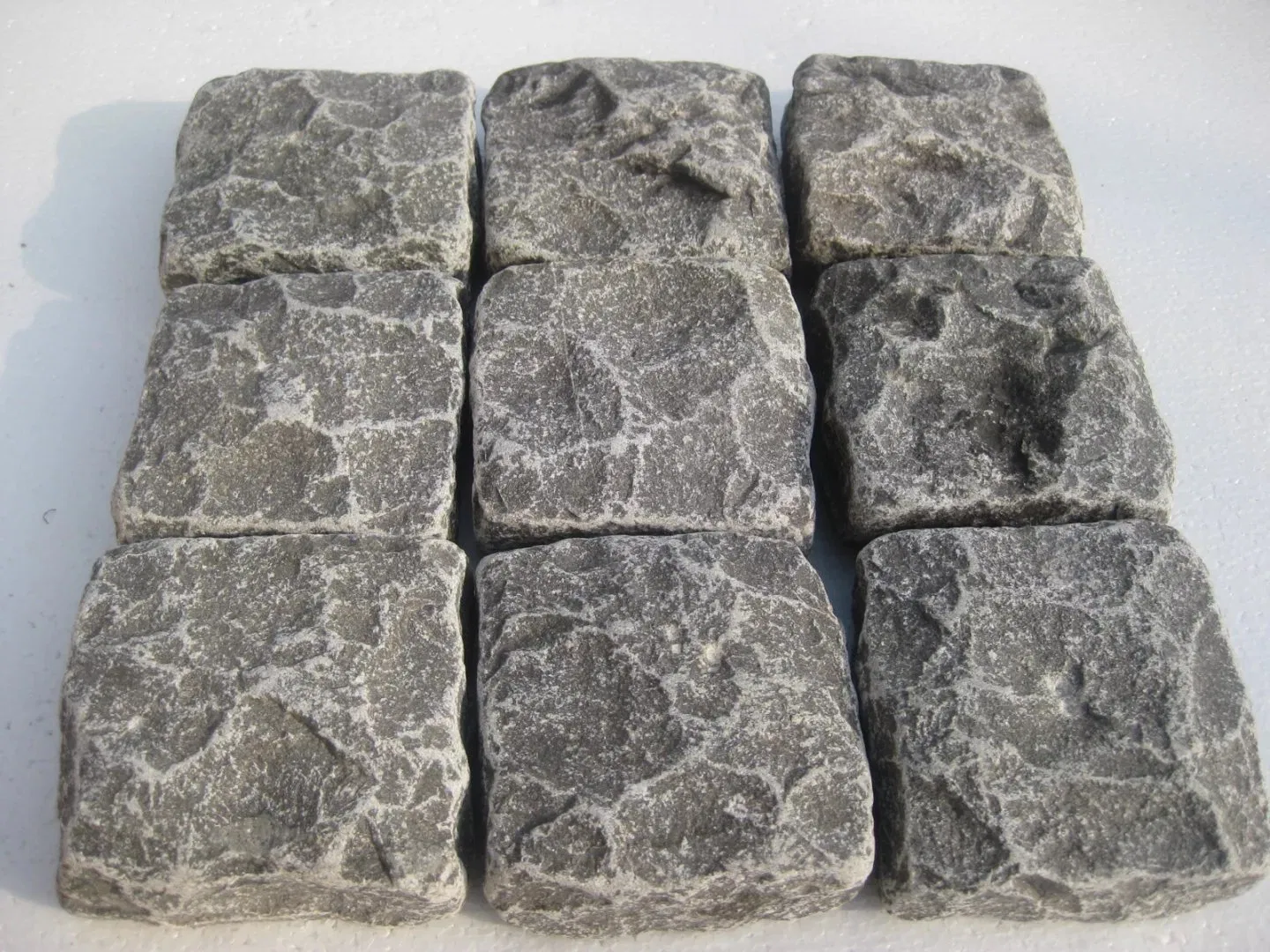 Building Material Natural Limestone Nature Split/Honed/Tumbled Bluestone for Floor Tiles and Paving Stone and Wall Cladding/Facade