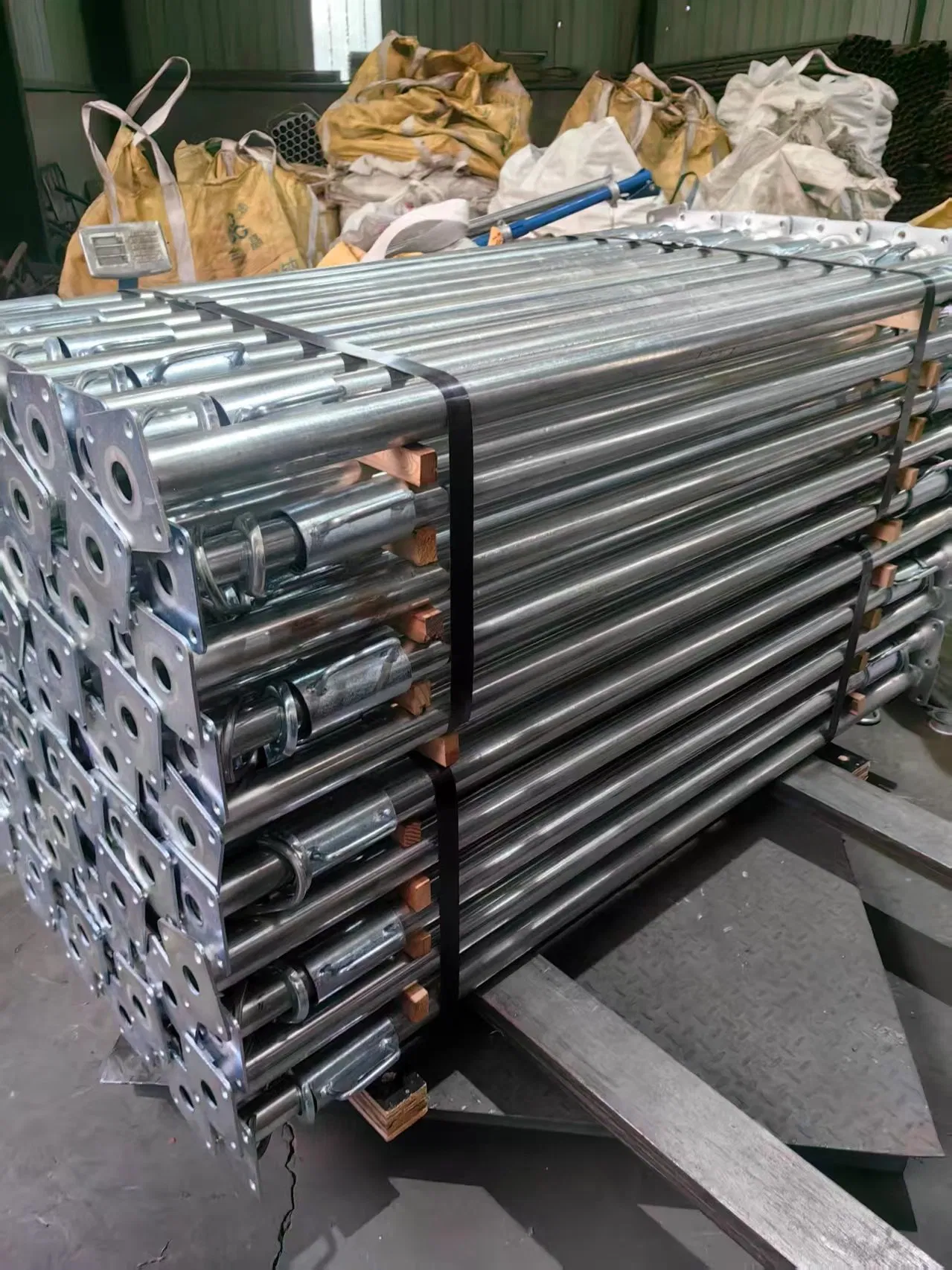 High Strength Wholesale Galvanized Scaffolding Steel Pipe in Various Heights