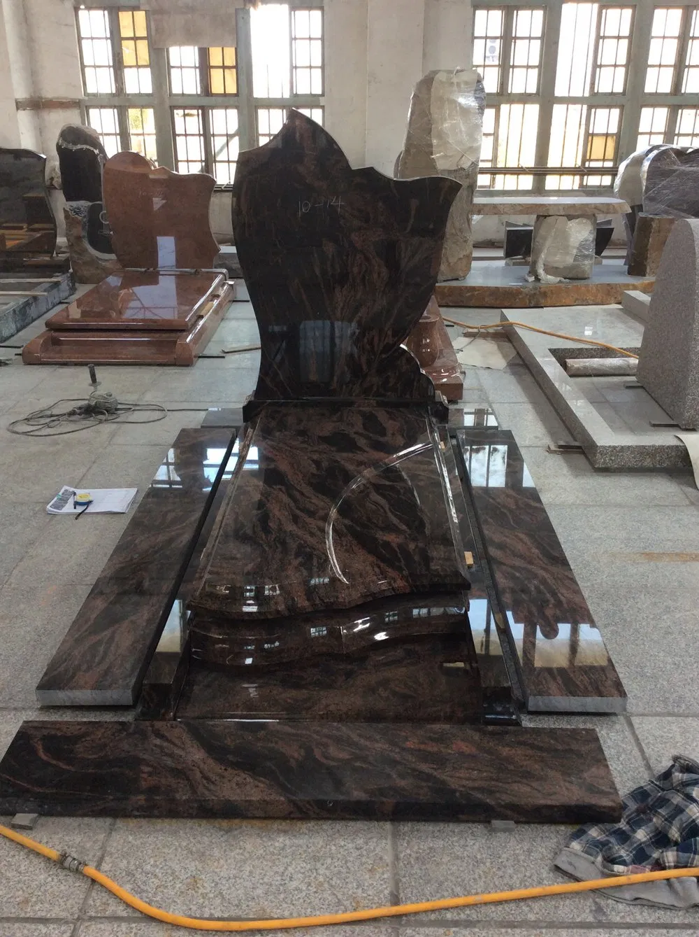 India Aurora Red Granite Carving Monument Tombstone for Memorial Cemetery