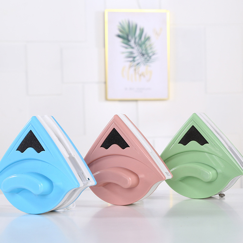 Магнитный скребок для окон с двойной очисткой