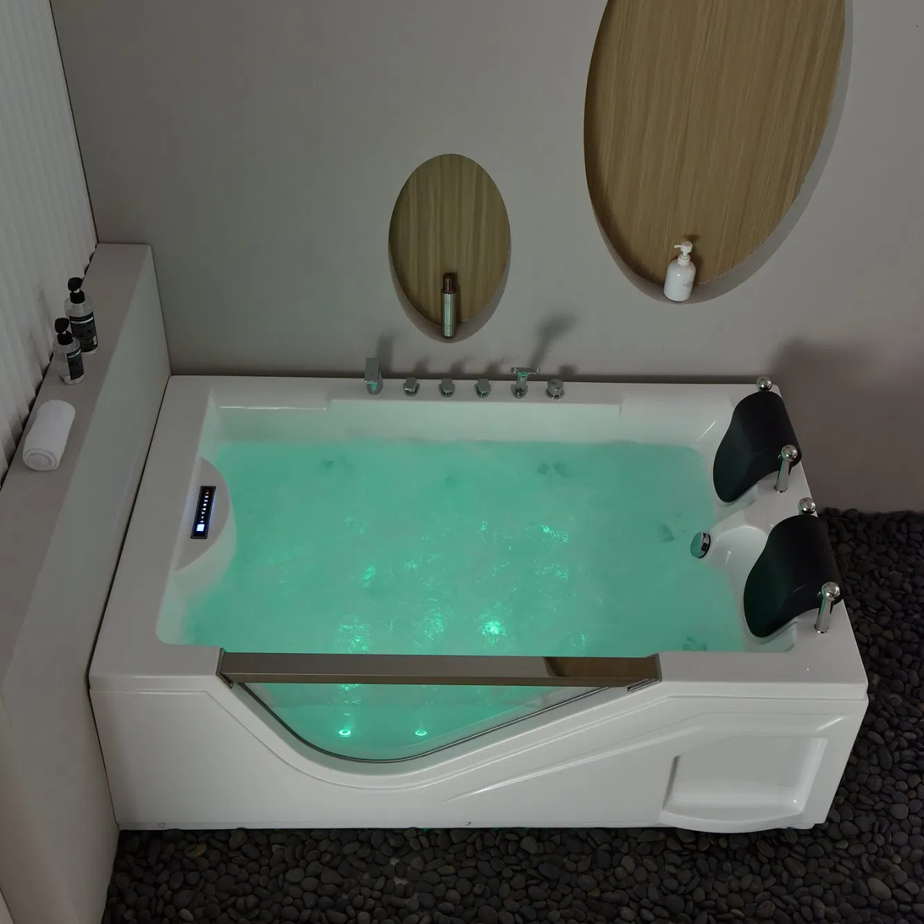 Массажная ванна с гидромассажем и водопадом