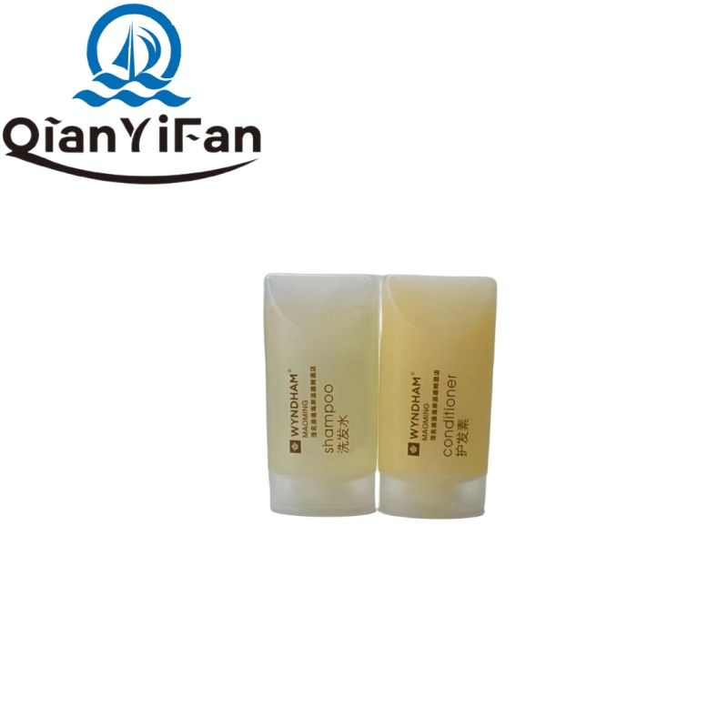 35ml Body Wash Moisturizer Shampoo Conditioner Hotel Room Wash and Treatment Set Natural Ingredients Small Portable Travel Hotel SPA Vacation Ideal