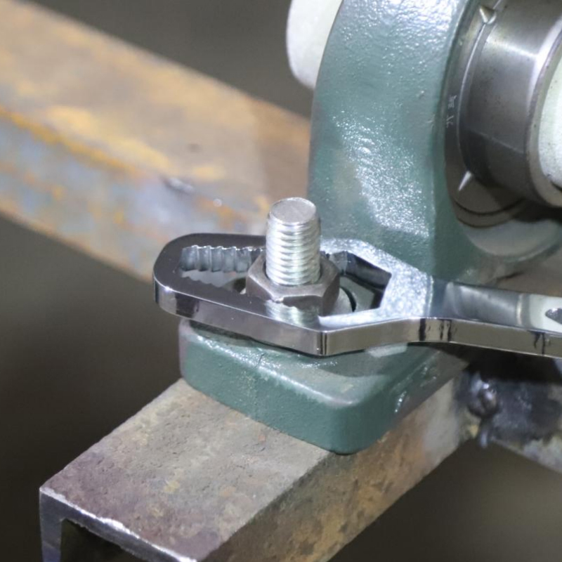 Multifunctional Claw Hammer Woodworking Nail Hammer Self-Tightening Universal Wrench Plum Crowbar Nail Pulling Car Hammer