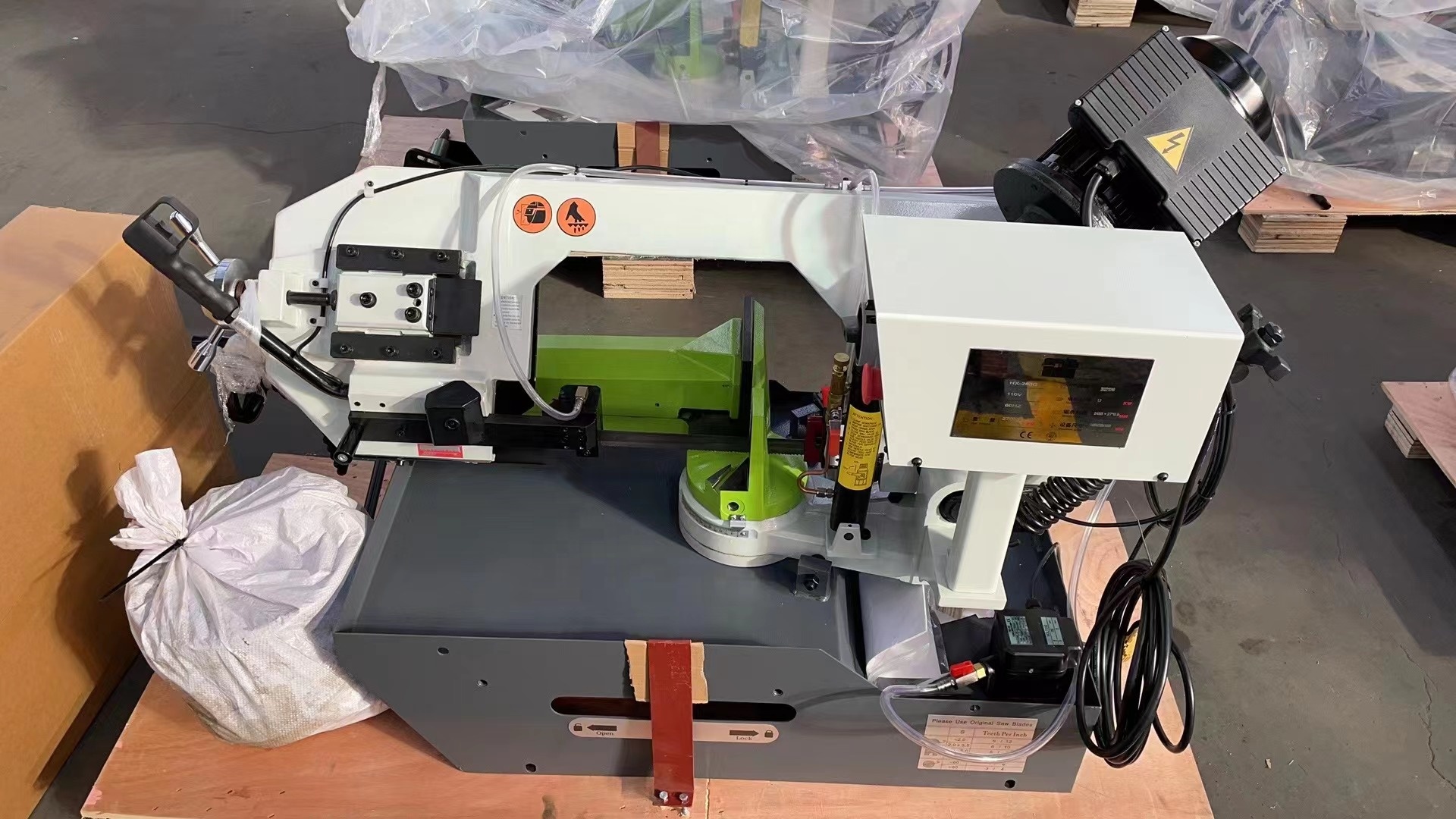 Ленточнопильный станок по металлу гидравлический HX-260G