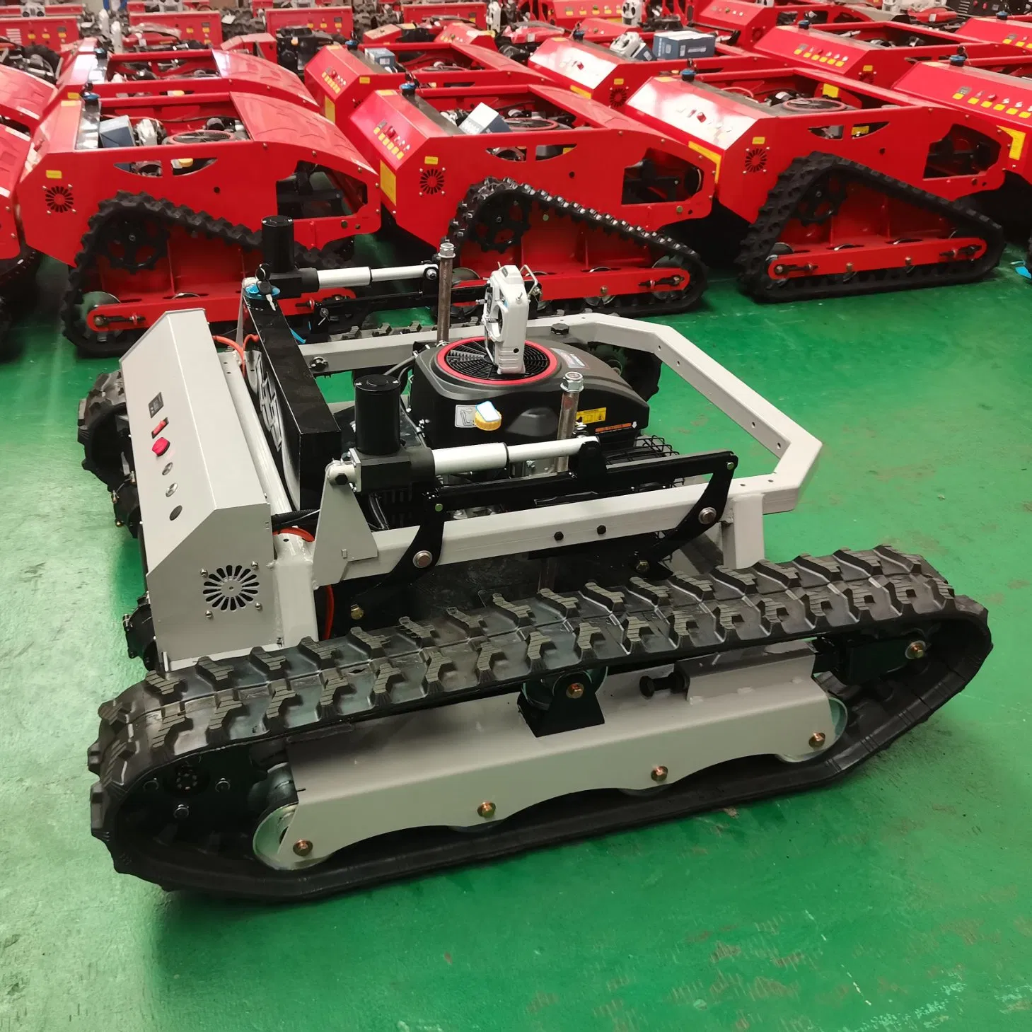 Газонокосилка бензиновая самоходная с дистанционным управлением