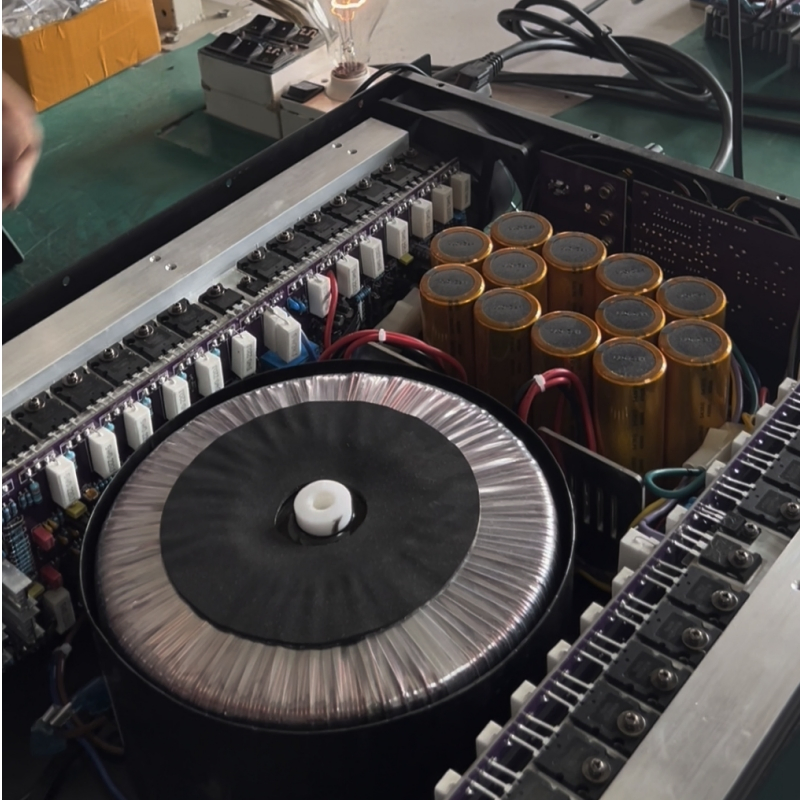 6206 Elite Series Dual-Channel Power Amplifier with 600W Output