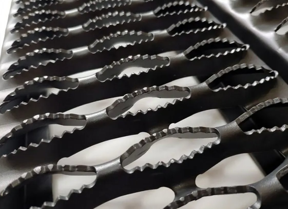 Punched Aluminum Anti Skid Serrated Walkway Grip Strut Perforated Plank Grating