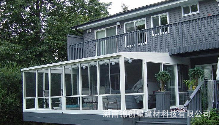Factory Direct Supplier Customized Free Standing Aluminium Glass Sunroom Glass House Outdoor