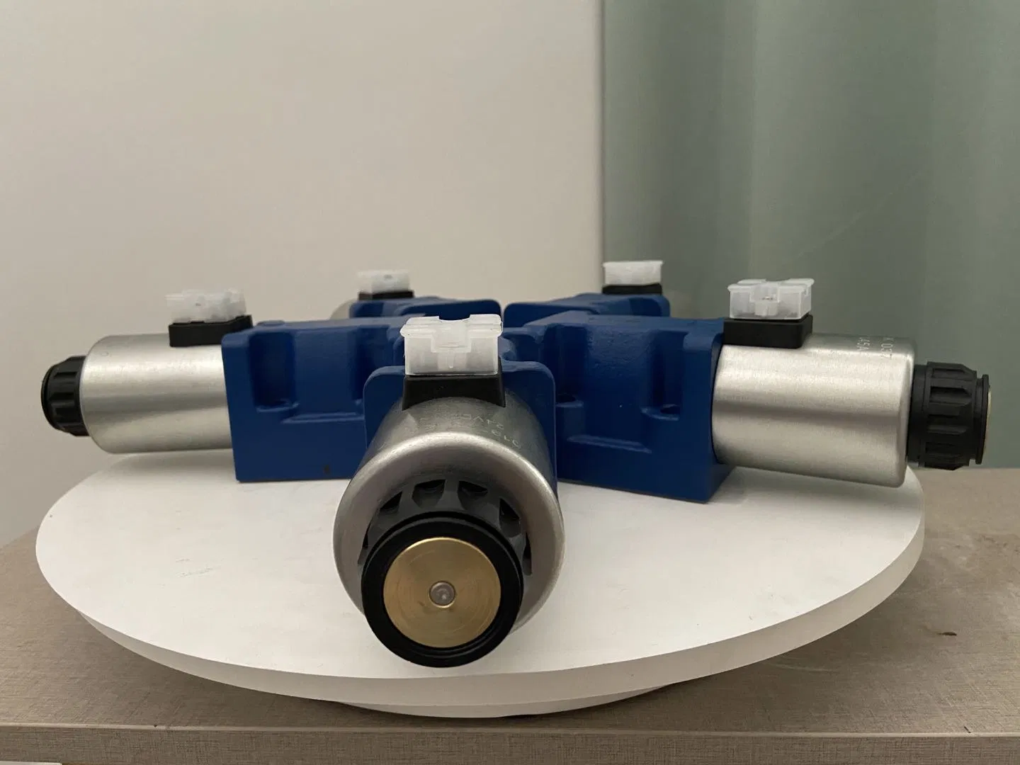 Гидравлический распределитель 4WE10D (серия 4WE10)