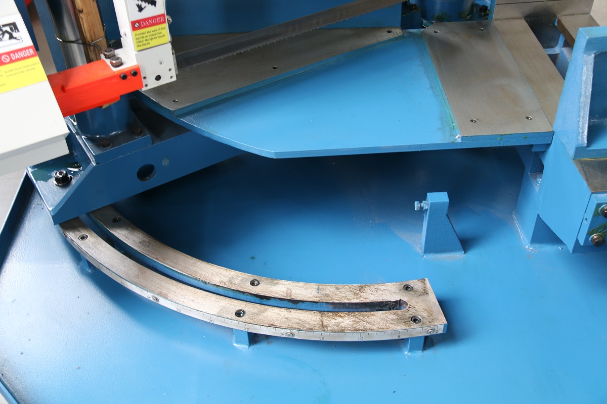 Станок ленточнопильный угловой резки GHZ4240