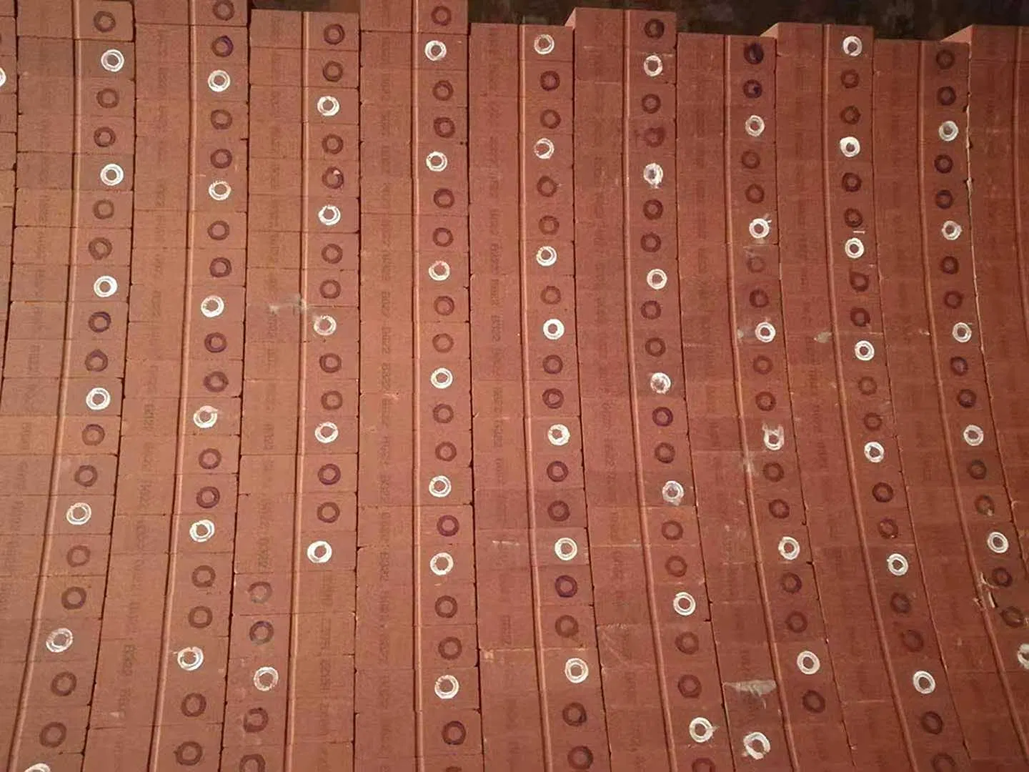 Магнезитовый огнеупорный кирпич с герцинитом Luzhong