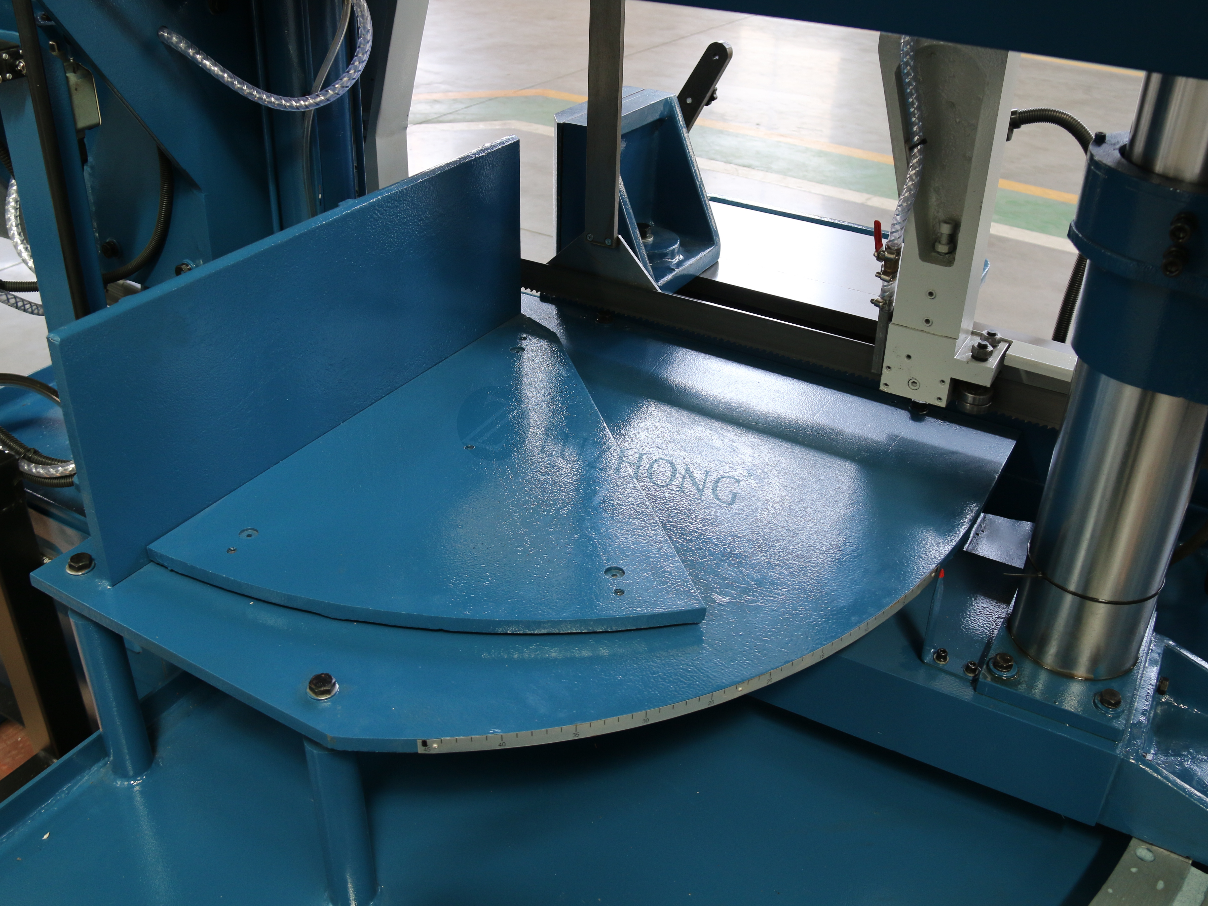 Станок ленточнопильный полуавтоматический с ЧПУ по металлу GHS4270