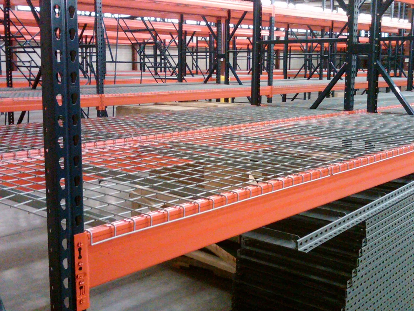 Adjustable Heavy Duty Storage Warehouse Rack Display Rack Steel Tear Drop Pallet Racking Canada Style Rack
