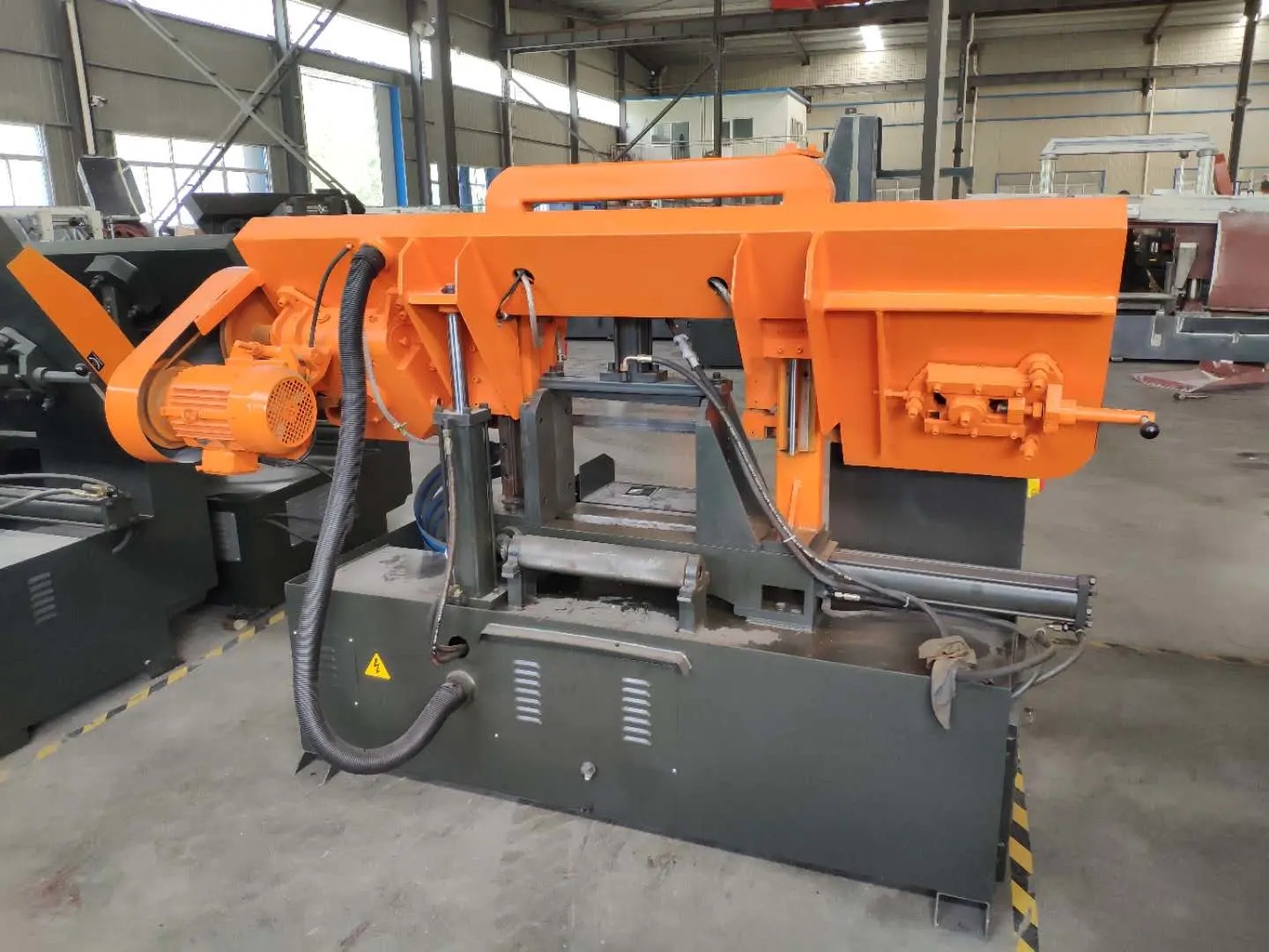 Станок для резки нержавеющей стали ленточнопильный