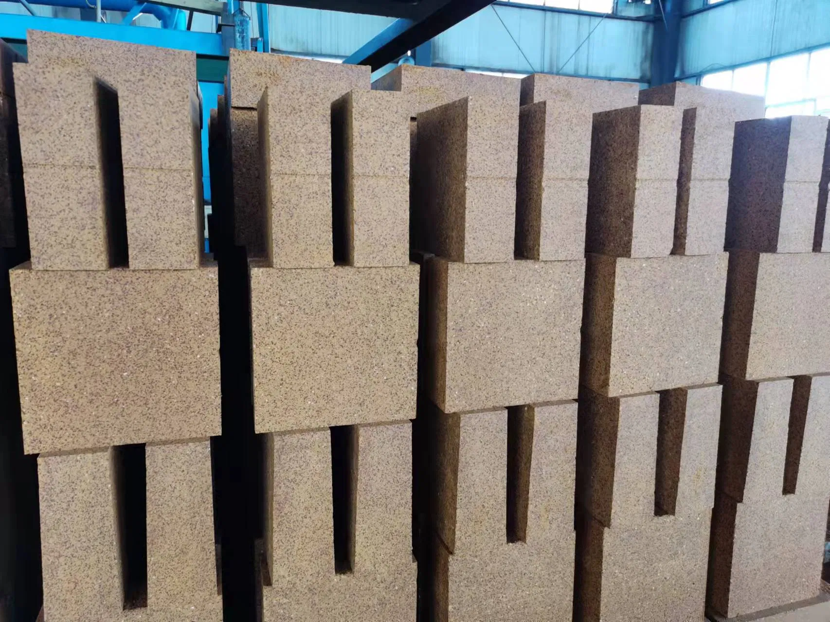 Магнезитовый кирпич Hercynite Spinel для вращающейся печи