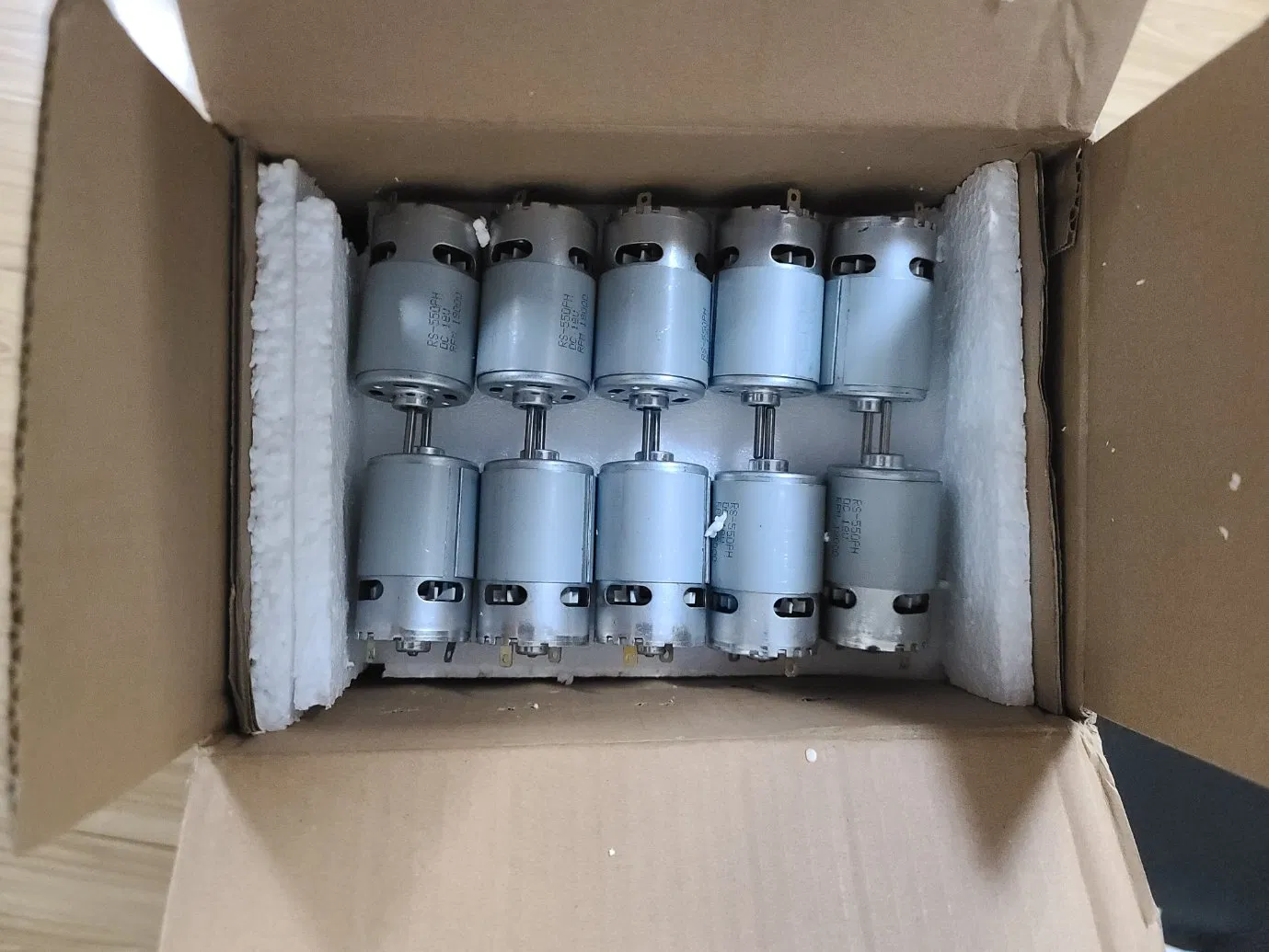 Мотор стеклоподъемника автомобиля