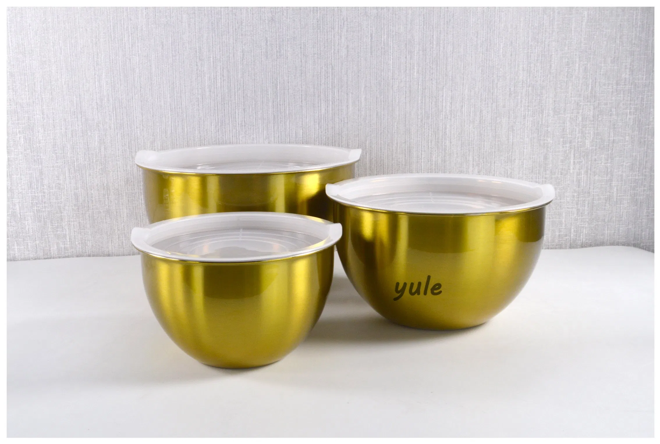 Light Gold Silicone Bottom Stainless Steel Mixing Bowl with Lid