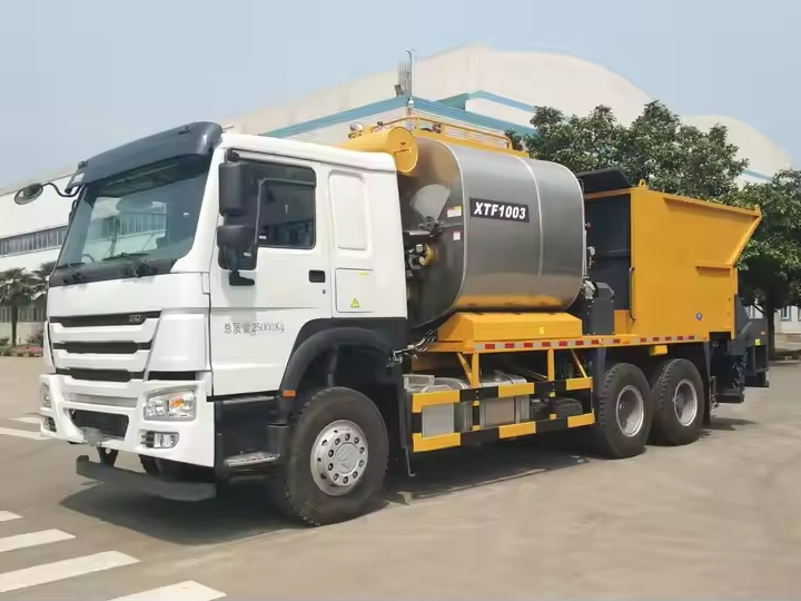Hot Selling 6m3 Asphalt Crack Sealing Xtf1003 Road Machinery