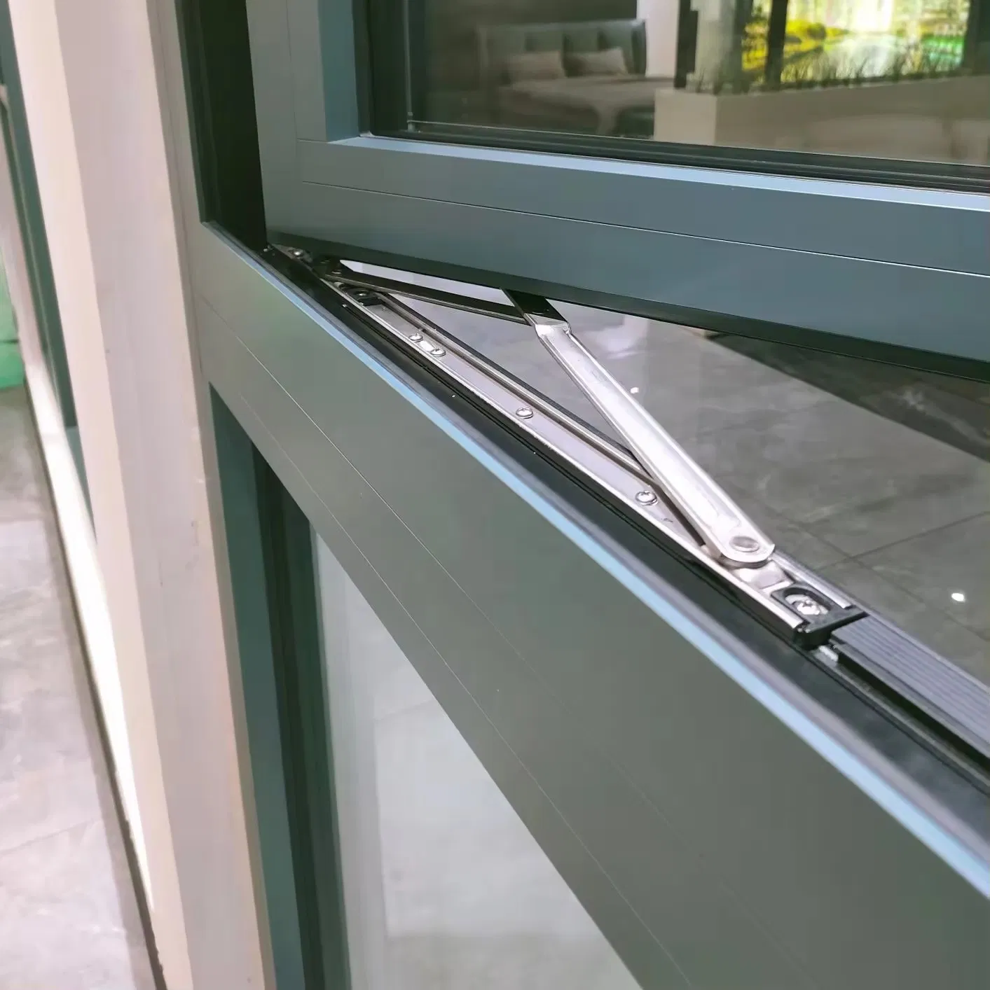 Made in China Wood-Aluminum Tilt and Turn Window with Thermal Break, Airtight Seal, and Custom Sizes