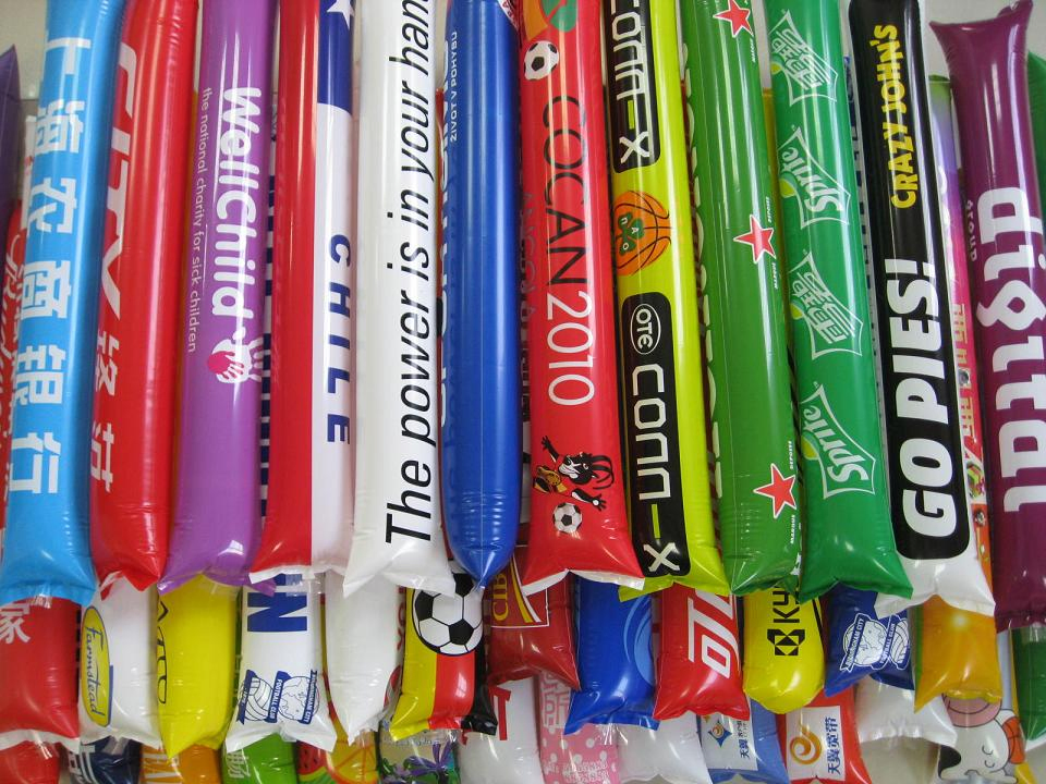 China Guangzhou Promotional Colorful PE Clapper Sticks Inflatable Cheering Thunder Sticks