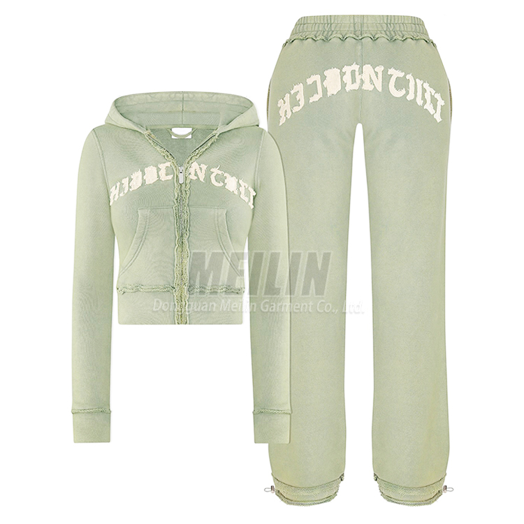 Костюм женский спортивный с капюшоном